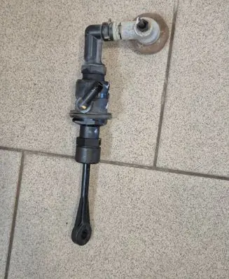 Clutch slave cylinder