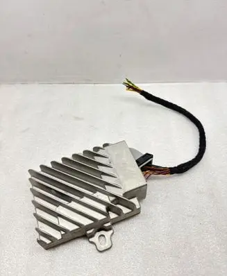 BMW X5M F85 Sound amplifier 9381883 B256CQ0F2502T1