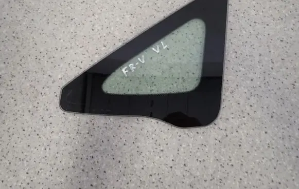 Honda FR-V Side middle window/glass FRVSZYBAVLKAROS