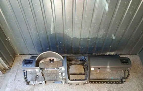 Volkswagen Golf V Dashboard 