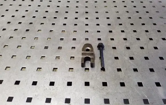 Volvo XC70 Fuel Injector clamp holder
