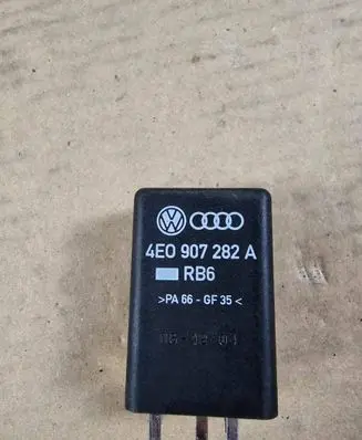 Audi A8 S8 D3 4E Glow plug pre-heat relay 4E0907282A