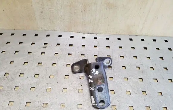 Mitsubishi Outlander Front door lower hinge 