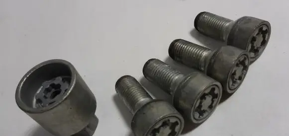 Skoda Fabia Mk3 (NJ) Anti-theft wheel nuts and lock