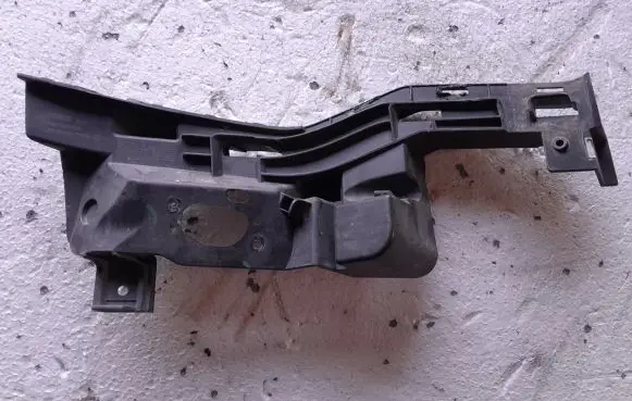 Audi A6 S6 C7 4G Front bumper mounting bracket 4G0807095