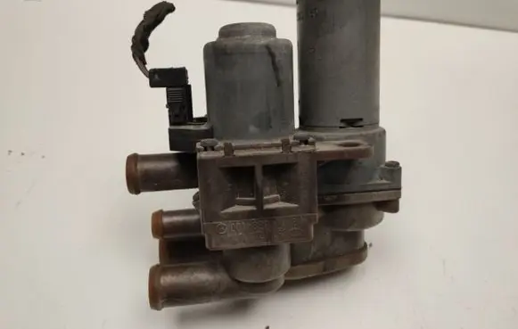 Mercedes-Benz S W140 Coolant heater control valve 0018301484