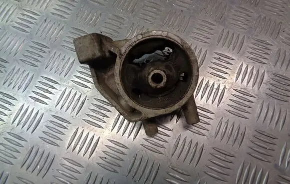 Hyundai Getz Engine mounting bracket