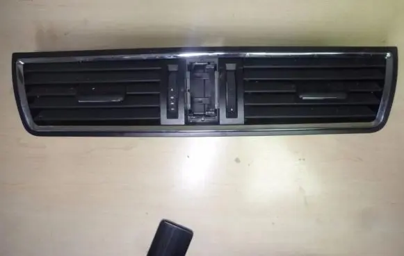 Seat Toledo IV (NH) Rear air vent grill 5JA820951B I1198