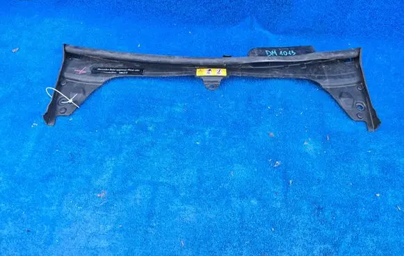 Mercedes-Benz C W205 Intercooler air guide/duct channel A2055000055