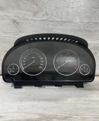 BMW 5 F10 F11 Speedometer (instrument cluster) 9255589 220705204 17649411