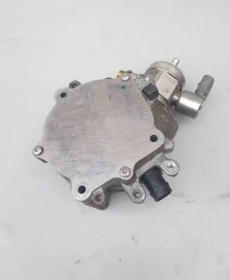 Volkswagen Jetta VI Vacuum pump 06K145100J 06A127026A 0261520228