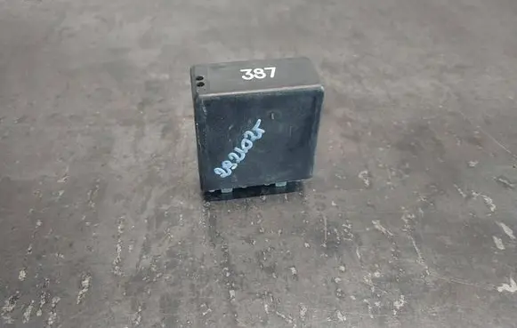 Audi A4 S4 B5 8D Other relay 4B0919471 387 5KG006568-04