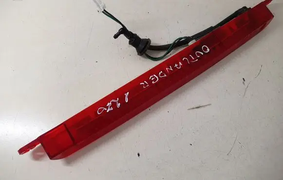 Mitsubishi Outlander Third/center stoplight P2082