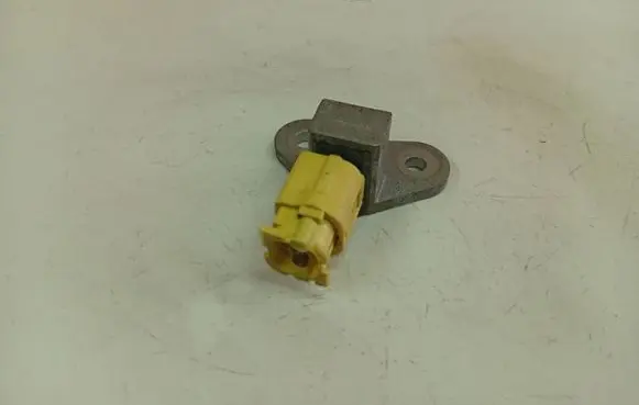 Nissan Qashqai Airbag deployment crash/impact sensor