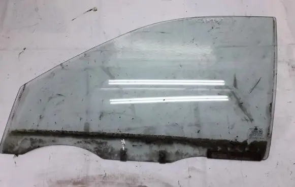 Hyundai Lantra I Front door window glass four-door