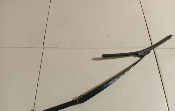 Subaru Legacy Front wiper blade arm 16611