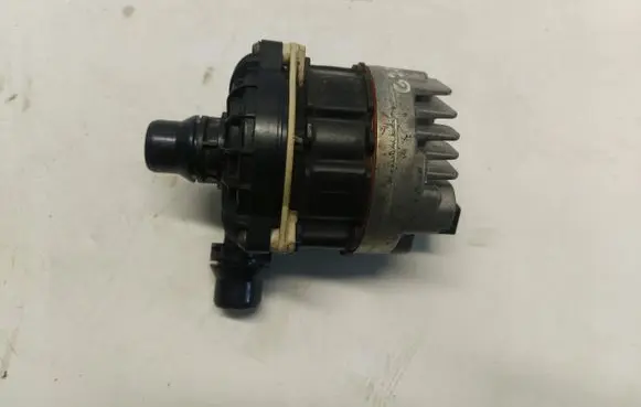 BMW 3 G20 G21 Electric auxiliary coolant/water pump 8686899