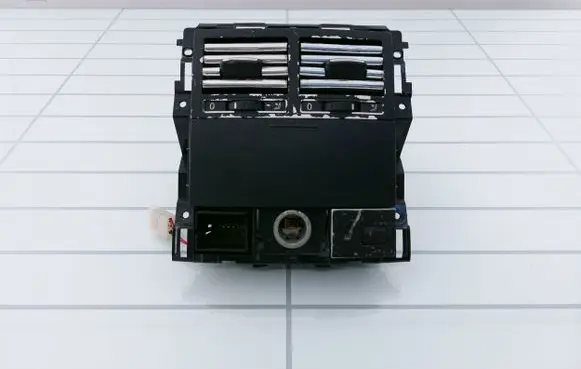 Volkswagen Touareg I Rear air vent grill 7L6819203C 2120339