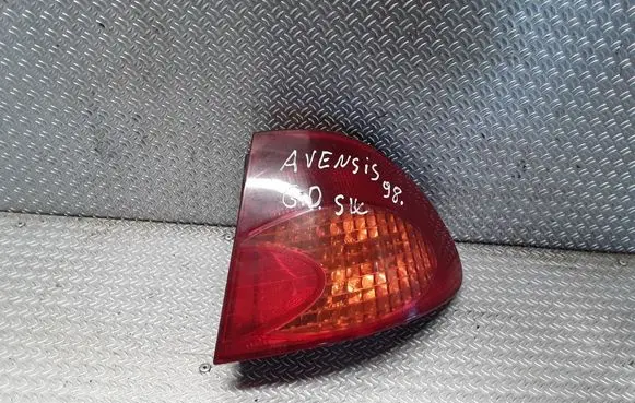 Toyota Avensis T220 Rear/tail lights