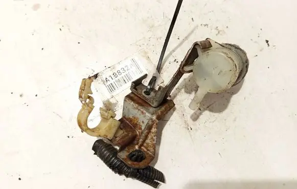 Honda FR-V Brake fluid reservoir 