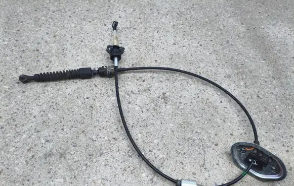 Hyundai Santa Fe Gear shift cable linkage 