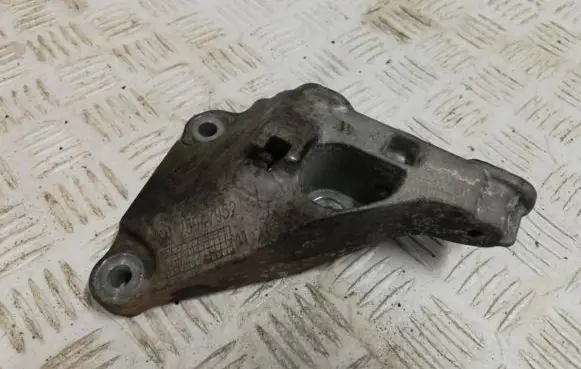 Opel Mokka Engine mounting bracket 25947952