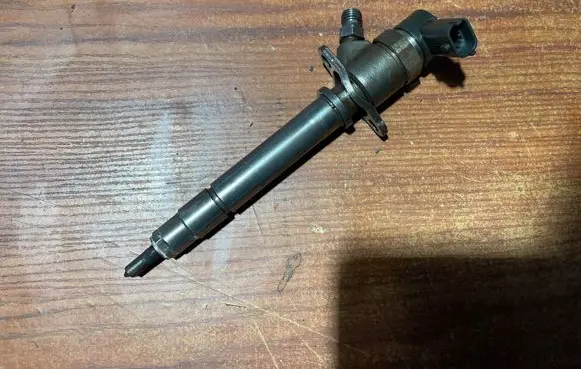 Volvo V70 Fuel injector 0445110078