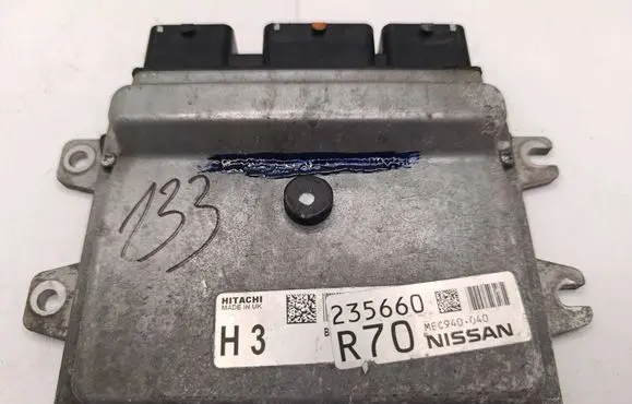 Nissan Juke I F15 Engine control unit/module MEC940040 235660