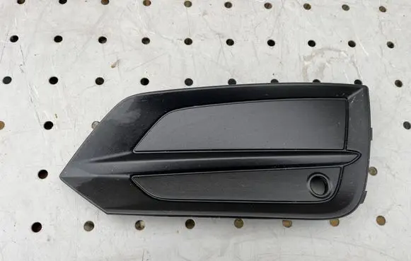 Volvo XC60 Front bumper lower grill 31425188
