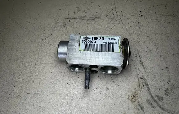 Volvo V70 Air conditioning (A/C) expansion valve 7010973 326308 TBF2D