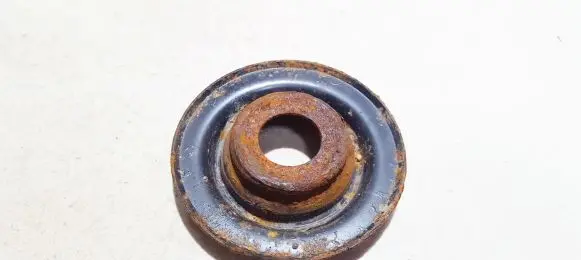Volkswagen PASSAT B4 Coil spring mount 