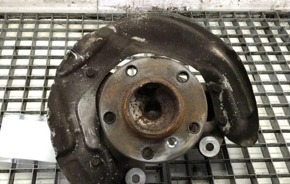BMW 1 F20 F21 Front wheel hub spindle knuckle 6792285