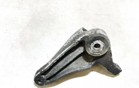 Ford Focus Engine mounting bracket