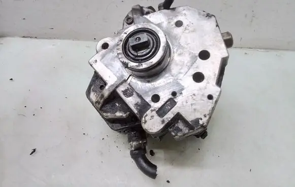 Volvo S60 Fuel injection high pressure pump 0445010043