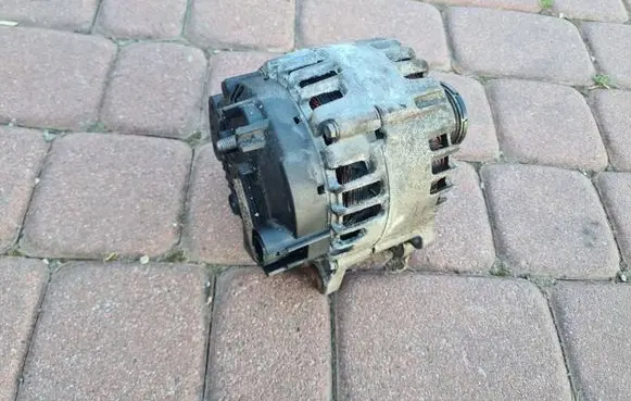 Volkswagen Golf VII Generator/alternator 03L903023L