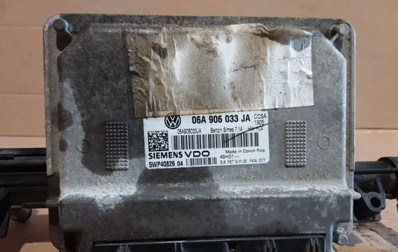 Volkswagen Polo V 6R Engine control unit/module 06A906033JA
