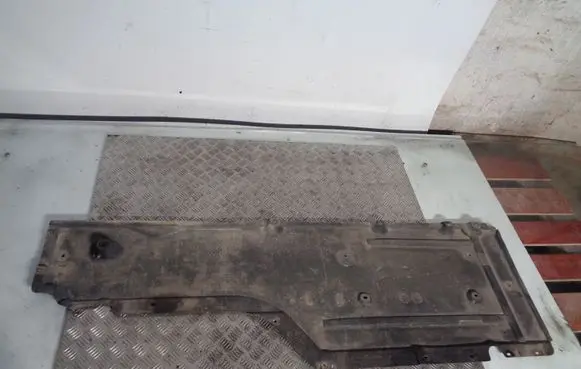 BMW 5 E60 E61 Center/middle under tray cover 7009726 7033758