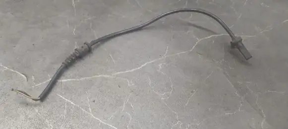 Mercedes-Benz A W169 ABS brake wheel speed sensor 0265007477