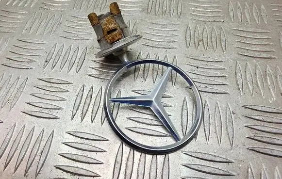 Mercedes-Benz S W221 Manufacturer badge logo/emblem 