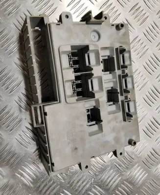BMW 3 E90 E91 Fuse module 10688710
