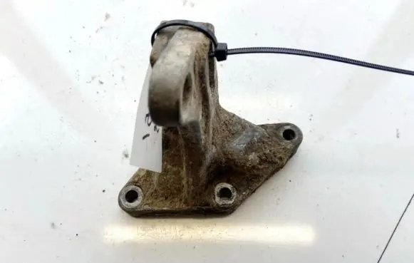 Alfa Romeo 147 Engine mounting bracket