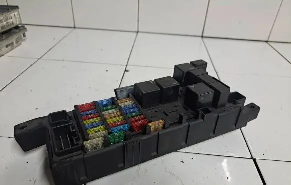 Volvo V70 Fuse module 8678449 518788104