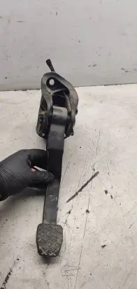 Volkswagen PASSAT B6 Clutch pedal 3c1721059N