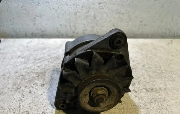 BMW 5 E28 Generator/alternator 0120489030