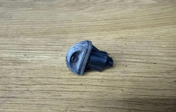 Toyota Auris 150 Rear window washer spray nozzle