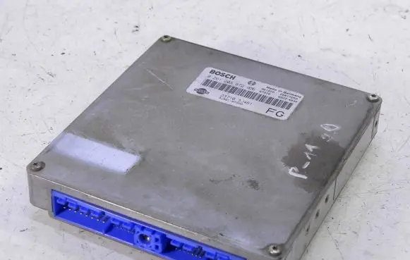 Nissan Primera Engine control unit/module ECU 0261203872