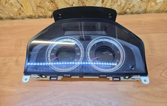 Volvo XC60 Speedometer (instrument cluster) 36001841 31343330AA 69799630U