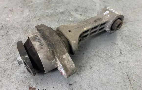 Hyundai i30 Engine mount bracket 21950A5000