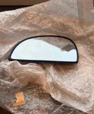 Hyundai Accent Wing mirror glass LC02MY