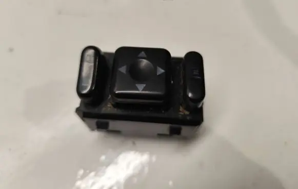 Subaru Legacy Wing mirror switch